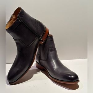 Gino Vitale men dress boots, size 10, excellent condition.